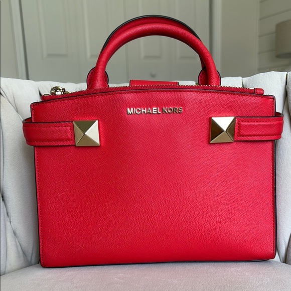 Michael Kors Handbags - Michael kors karla small crossbody EUC